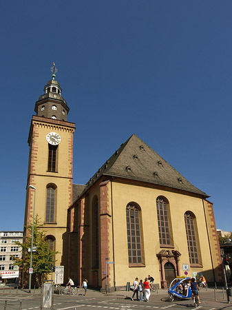 Fotos Katharinenkirche mit Straße | Frankfurt am Main