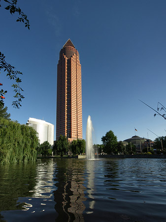 Foto Messeturm mit Ludwig-Erhard-Anlage