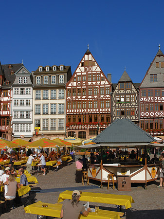 Foto Römer mit Schirmen - Frankfurt am Main