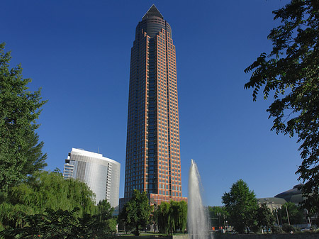 Foto Messeturm mit Ludwig-Erhard-Anlage