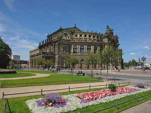 Foto Semperoper mit Blumen - Dresden